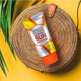 کرم ضد آفتاب بی رنگ فارم استی spf 50 مدل OIL-FREE مناسب پوست های مختلط و چرب حجم 70 میلی لیتر